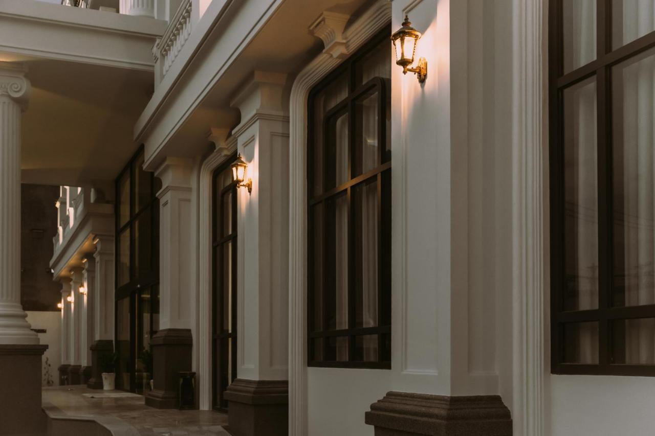 Phu Thang Grand Hotel Duc Hoa Exterior foto