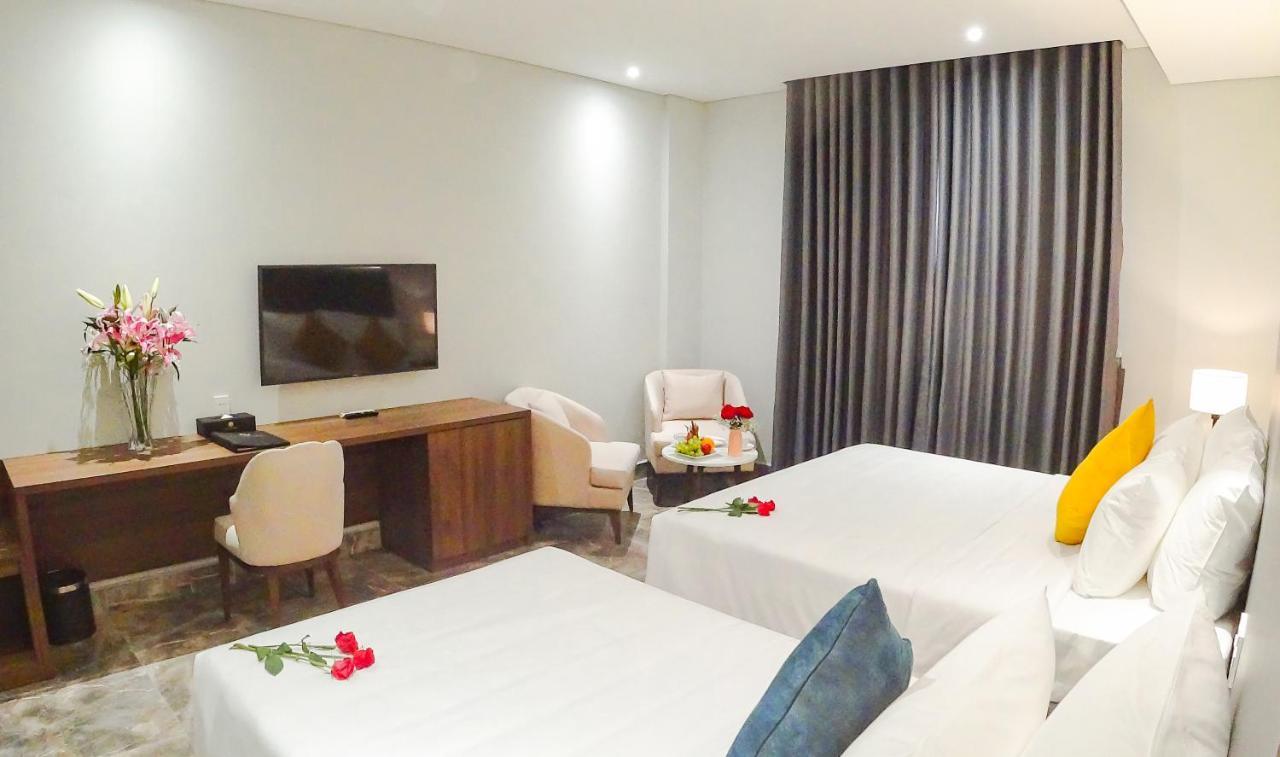 Phu Thang Grand Hotel Duc Hoa Exterior foto